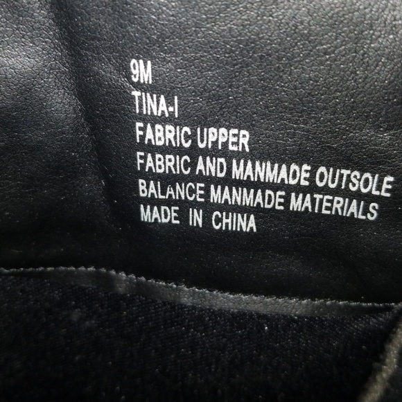 GORGEOUS LACE UP THE BACK  BOOTS - Picture 5 of 6